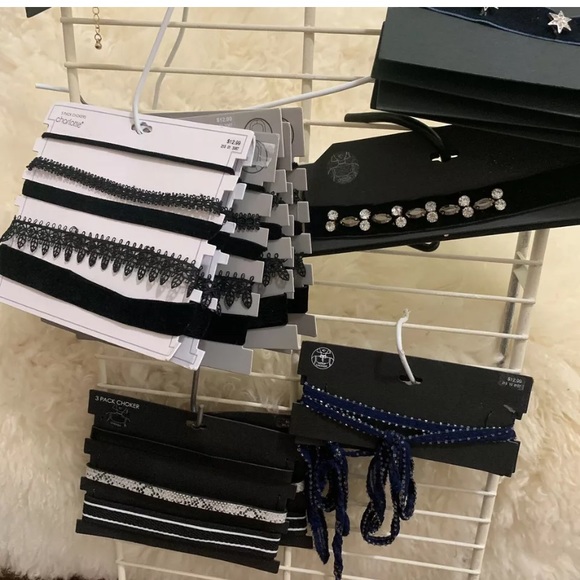 WHOLESALE Lot Of 24 Necklaces Sets Chokers NWT - Picture 2 of 3